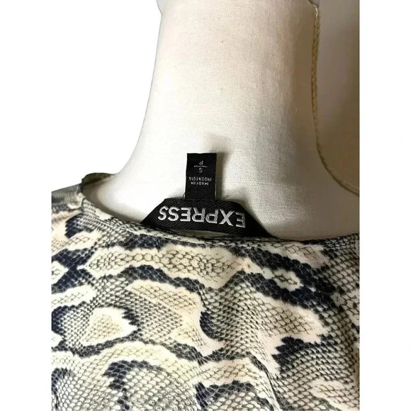 Express Women’s Small Snakeskin Pattern Button Front V-Neck Blouse - Picture 4 of 4
